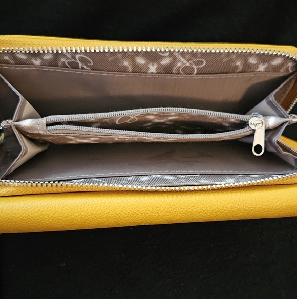 Jessica Simpson Gold Wristlet/Wallet - Picture 5 of 7